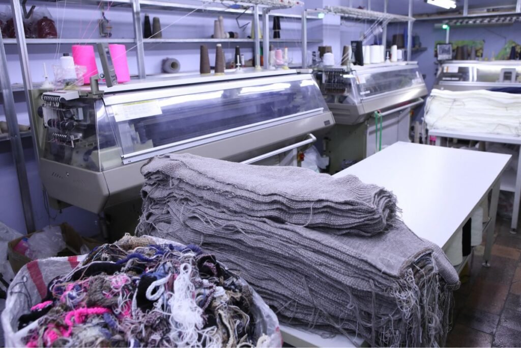 fabric manufacturing knit vs woven womenswear